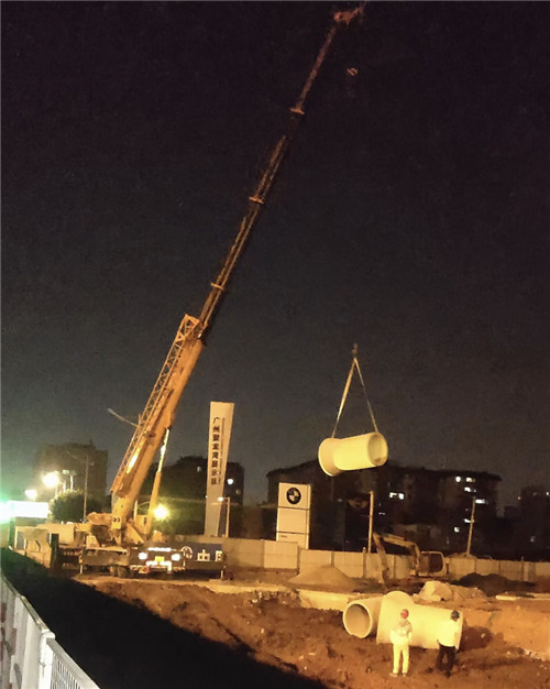 西陵区“弯臂矫正”—— 吊车的 “形变补偿” 技术